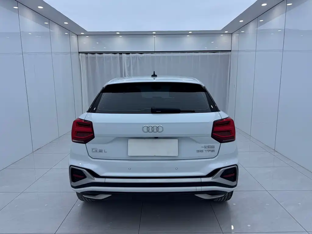 Audi Q2L 2022