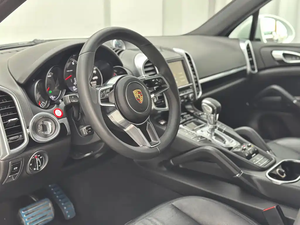 Porsche Cayenne 2015 — фото 16