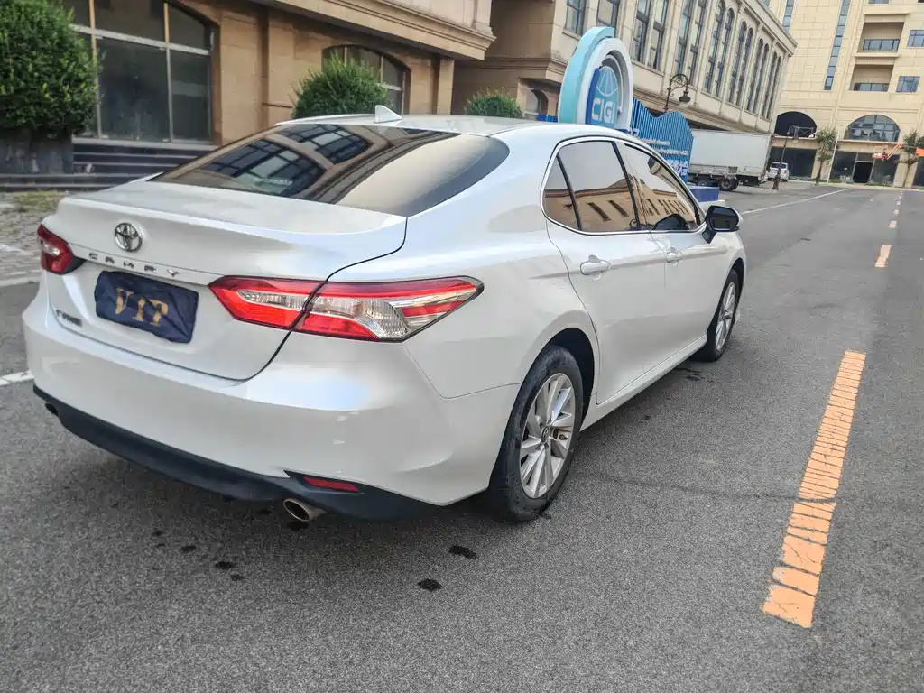 Toyota Camry 2022 — фото 19