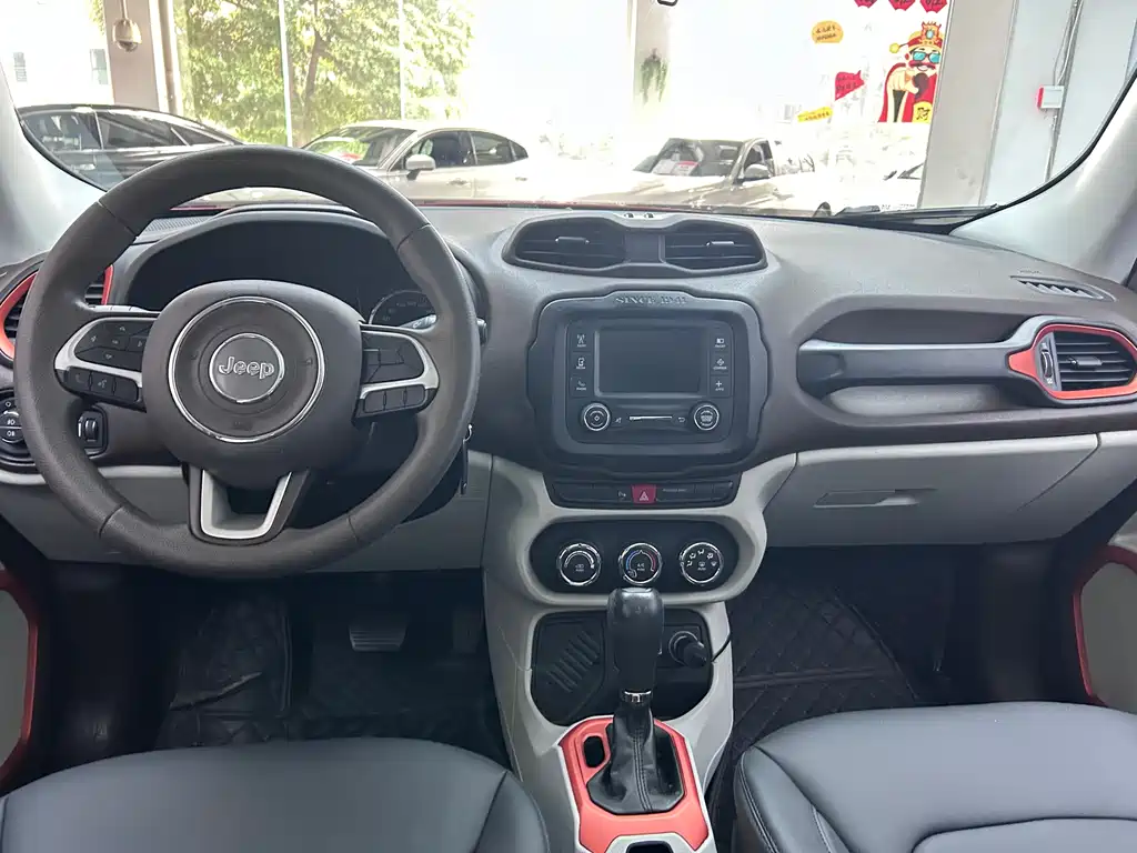 Jeep Renegade 2017 — фото 20