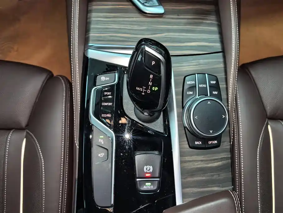 BMW 5 Series 2020 — фото 16