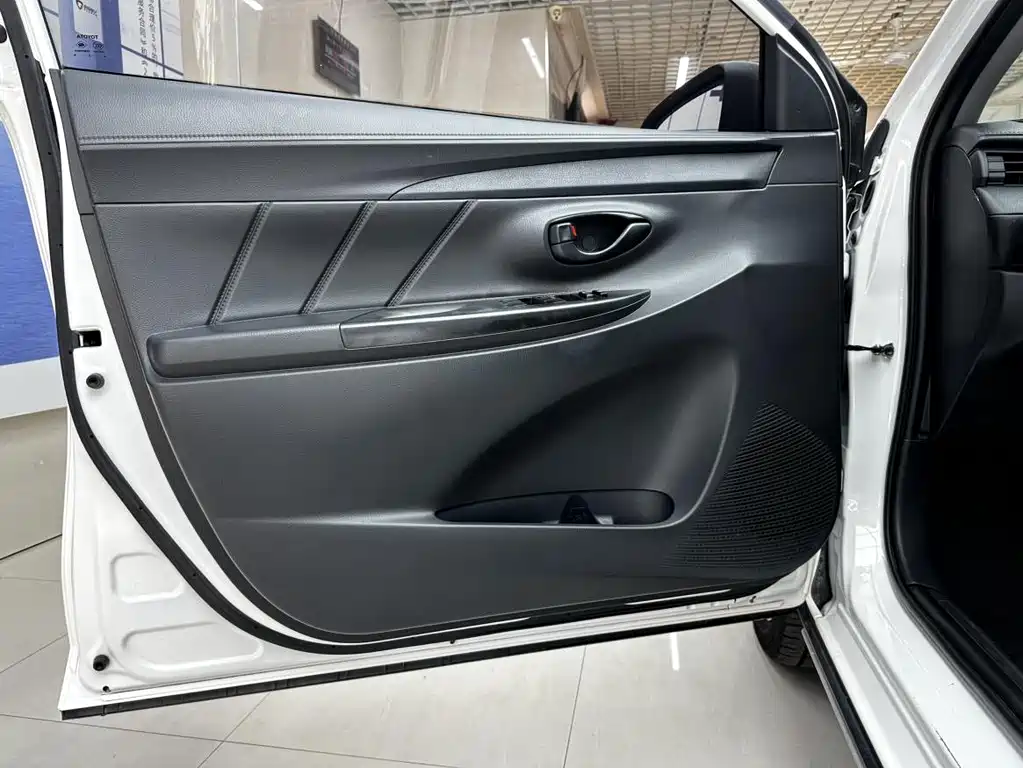 Toyota Yaris L 2022 — фото 20