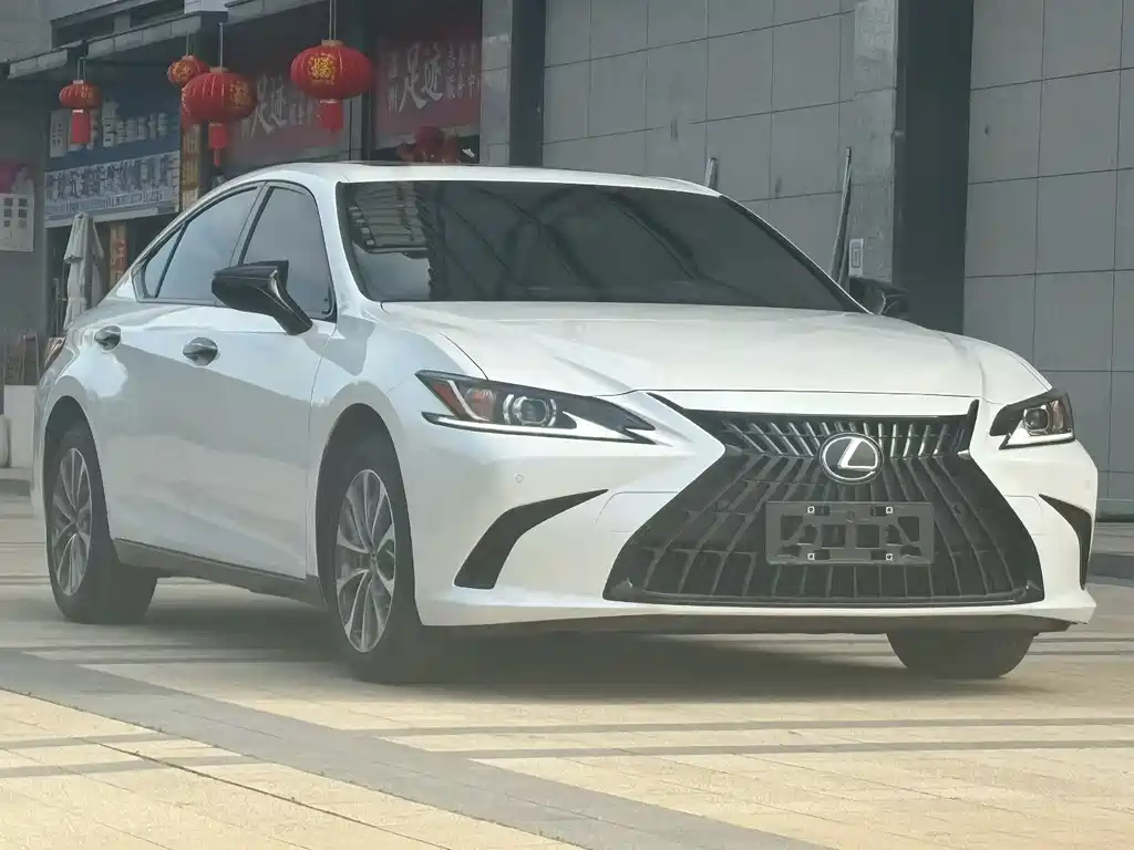 Lexus ES 2024 — фото 1
