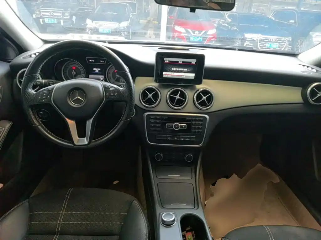 Mercedes-Benz GLA 2015 — фото 10