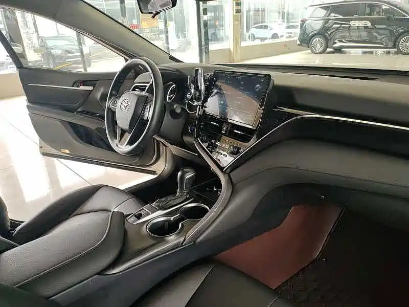 Toyota Camry 2021 — фото 19