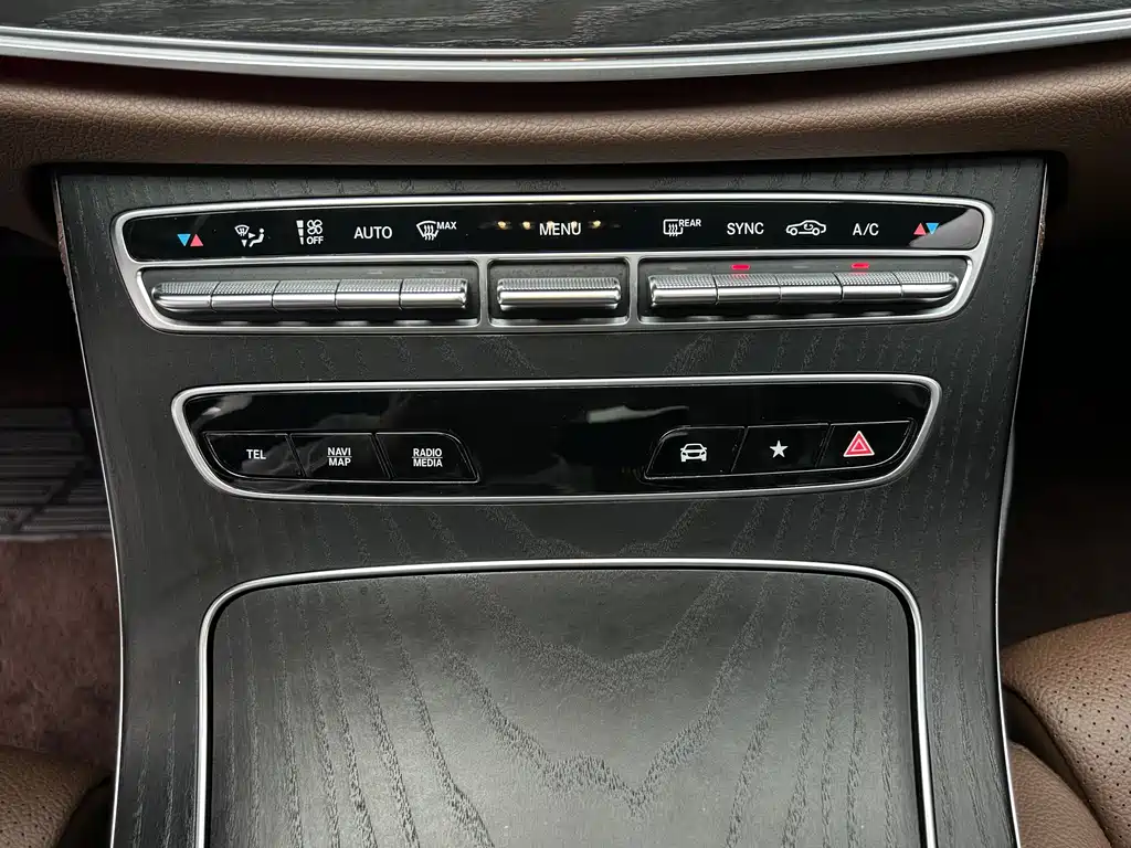 Mercedes-Benz E-Class 2023 — фото 14