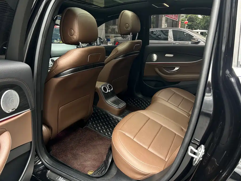 Mercedes-Benz E-Class 2023 — фото 28
