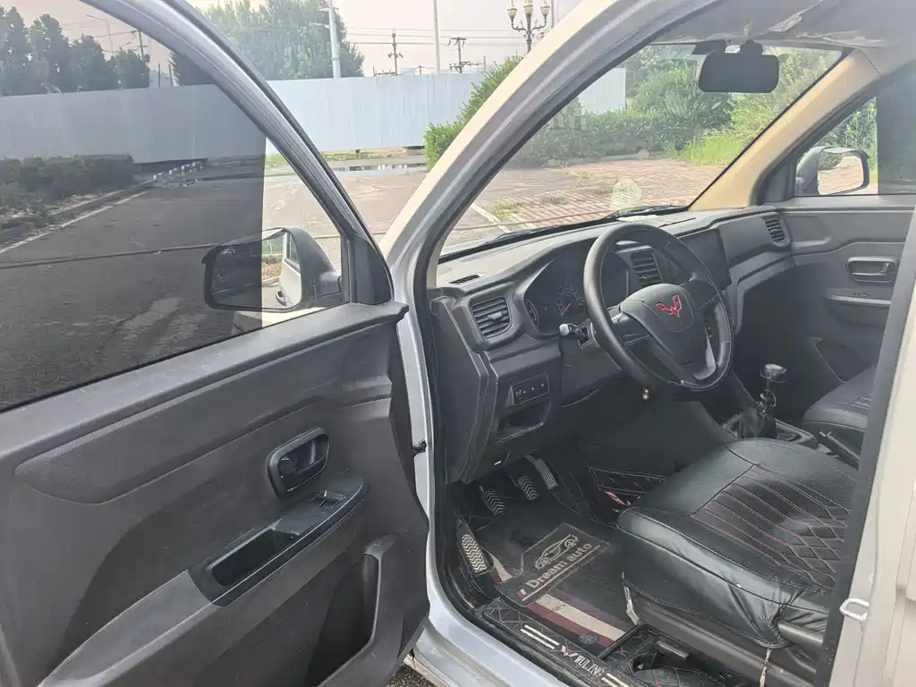 Wuling Hongguang V 2025