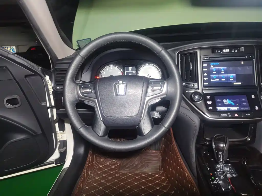 Toyota Crown 2017
