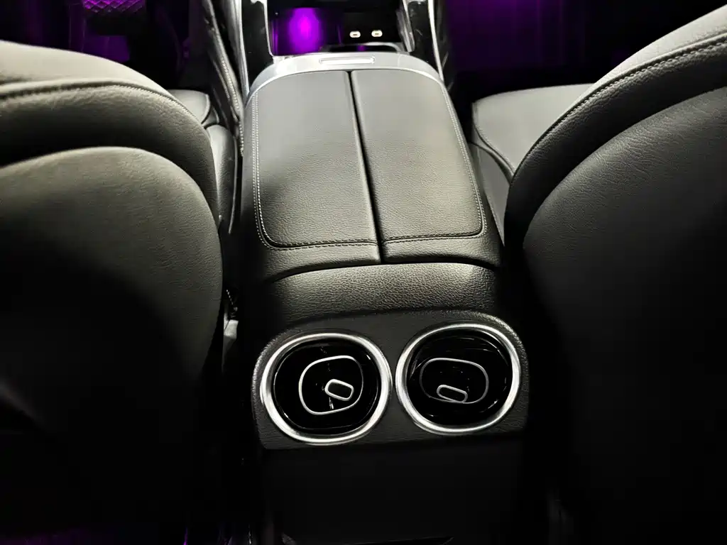Mercedes-Benz C-Class 2024 — фото 12