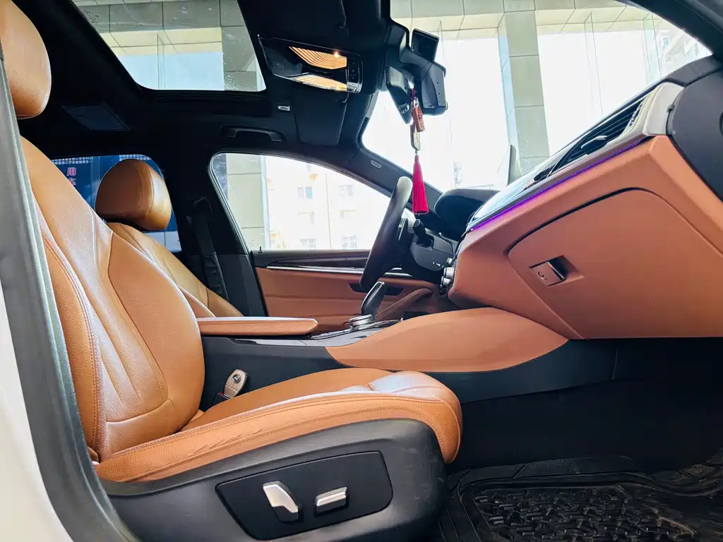 BMW 5 Series 2018 — фото 14