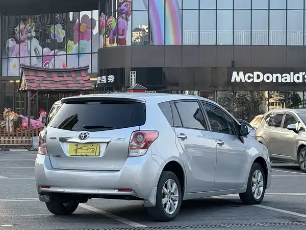 Toyota Yizhi 2012