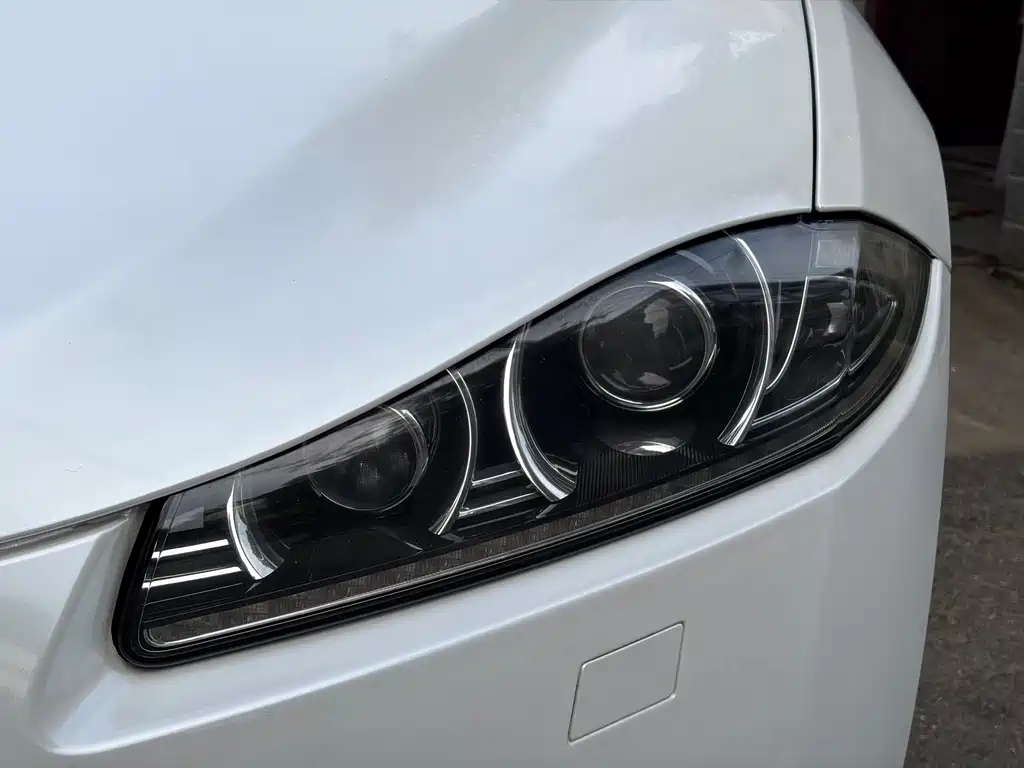 Jaguar XF 2015 — фото 6