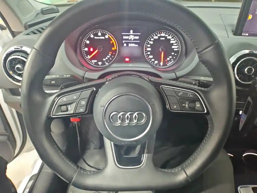 Audi A3 2018 — фото 11