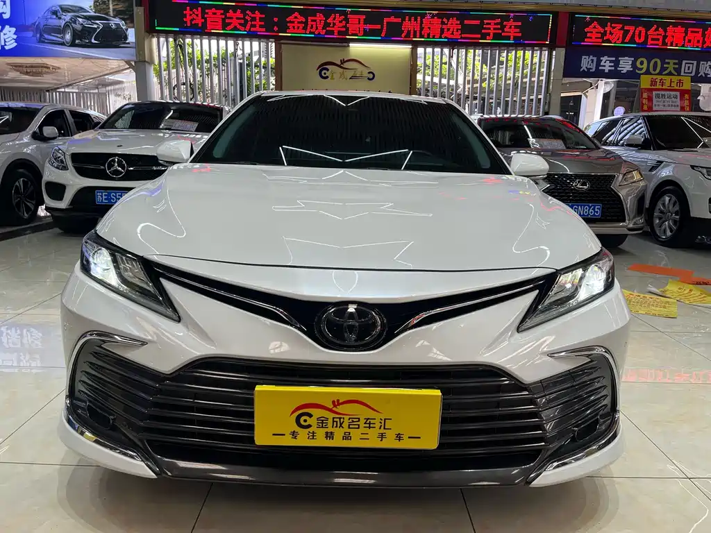 Toyota Camry 2021 — фото 2
