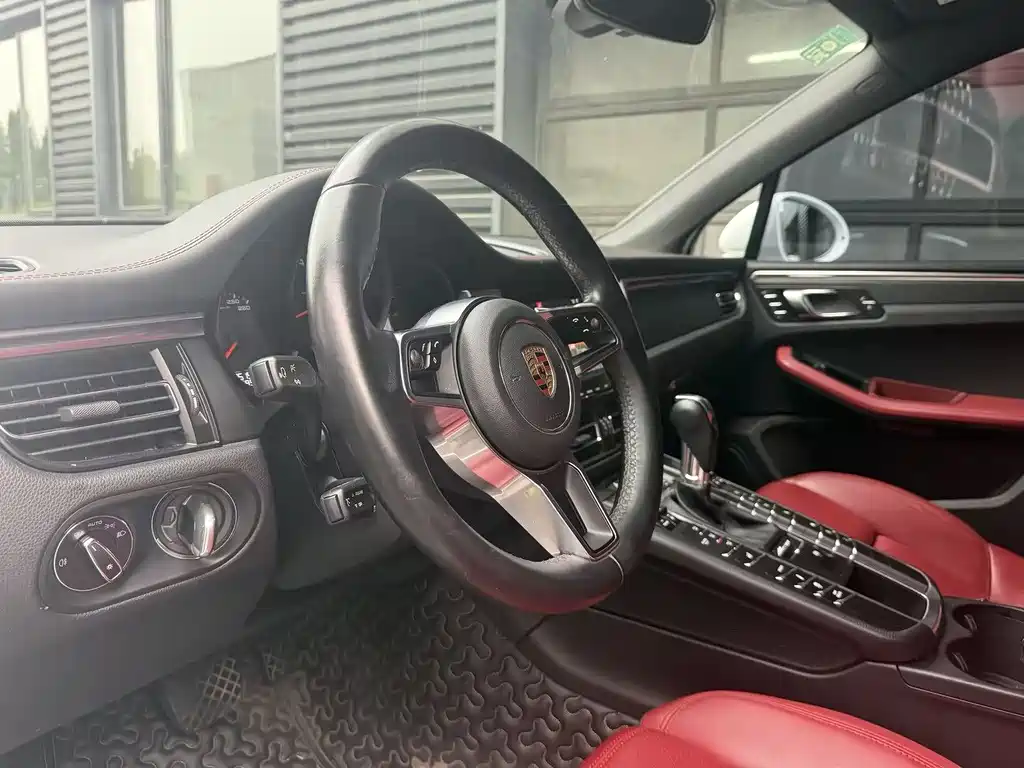 Porsche Macan 2019 — фото 10