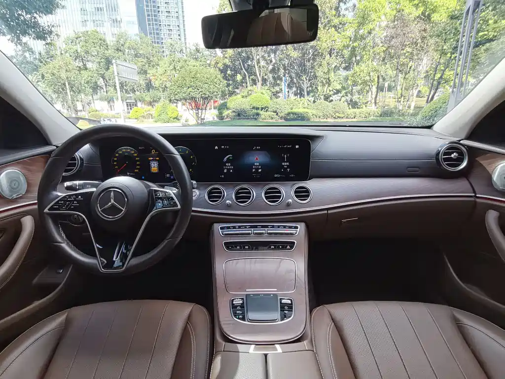 Mercedes-Benz E-Class 2023 — фото 17