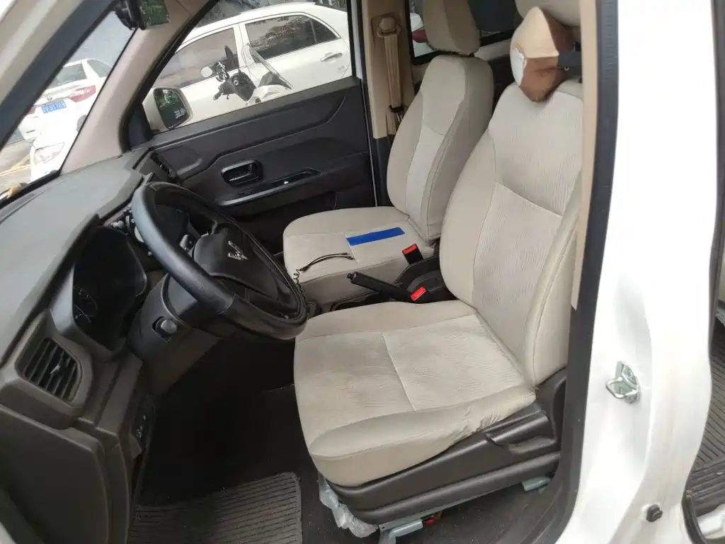 Wuling Hongguang V 2020 — фото 12