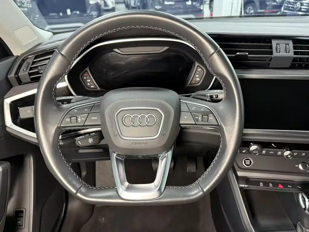 Audi Q3 2022 — фото 14