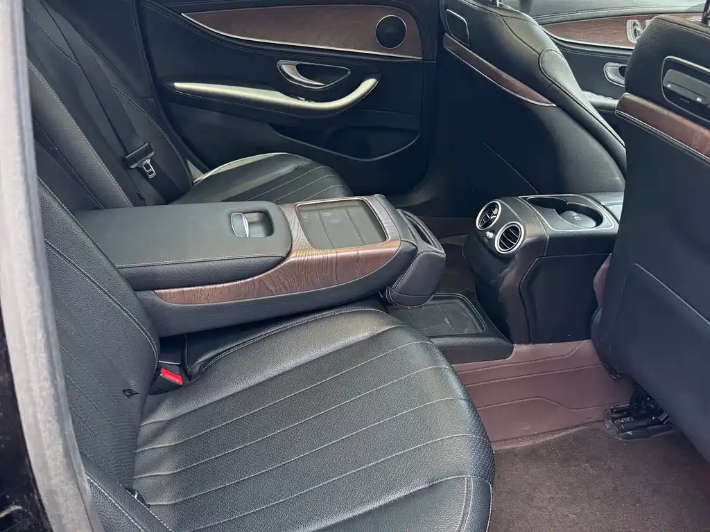 Mercedes-Benz E-Class 2018 — фото 16