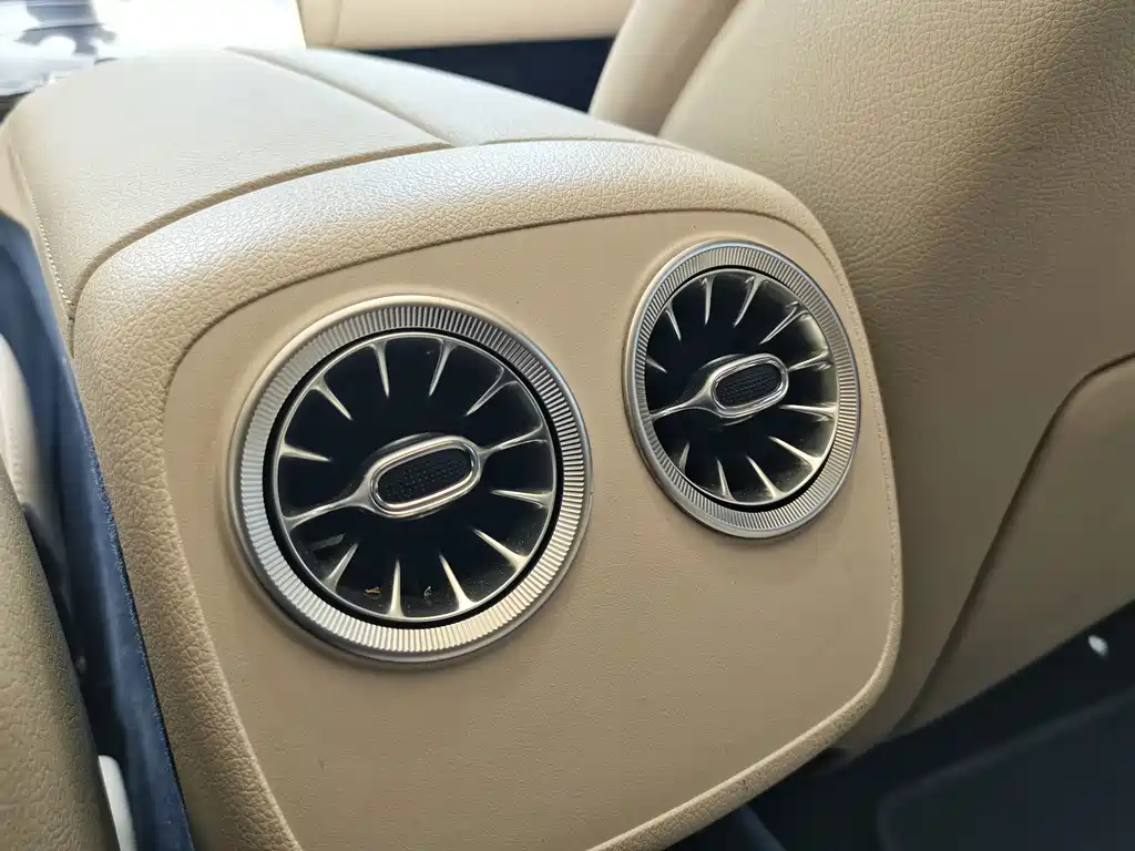 Mercedes-Benz E-Class 2019 — фото 18