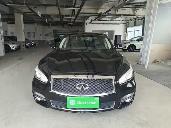 Infiniti Q70 2019