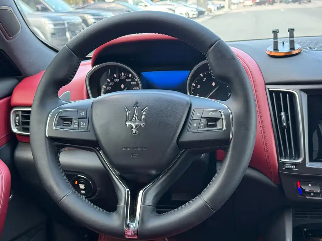 Maserati Levante 2018 — фото 13