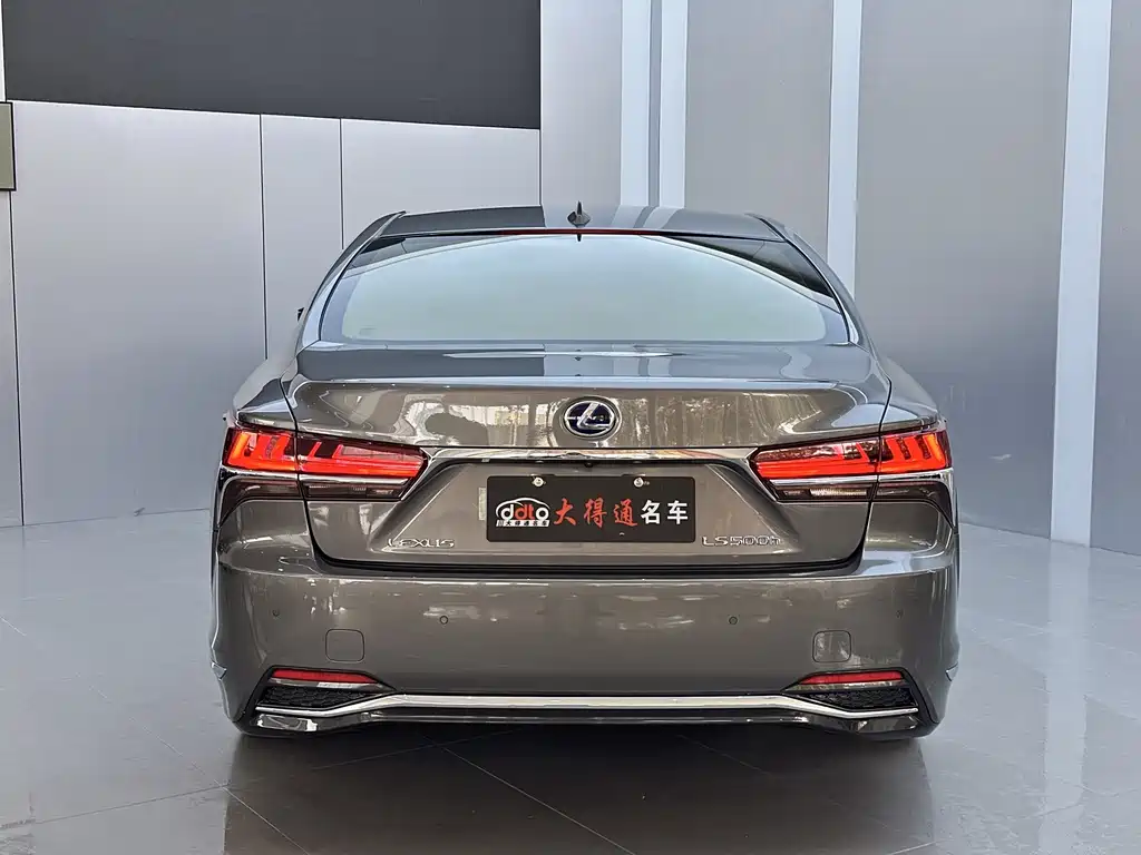 Lexus LS 2019 — фото 19