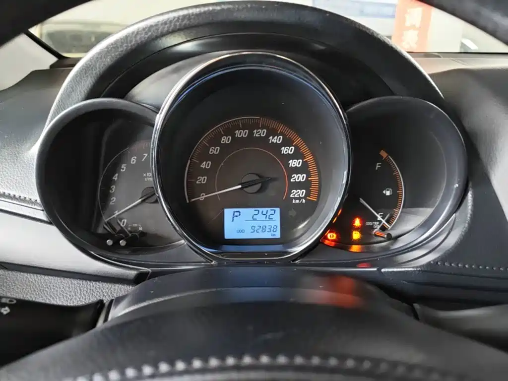 Toyota Yaris L 2021 — фото 12