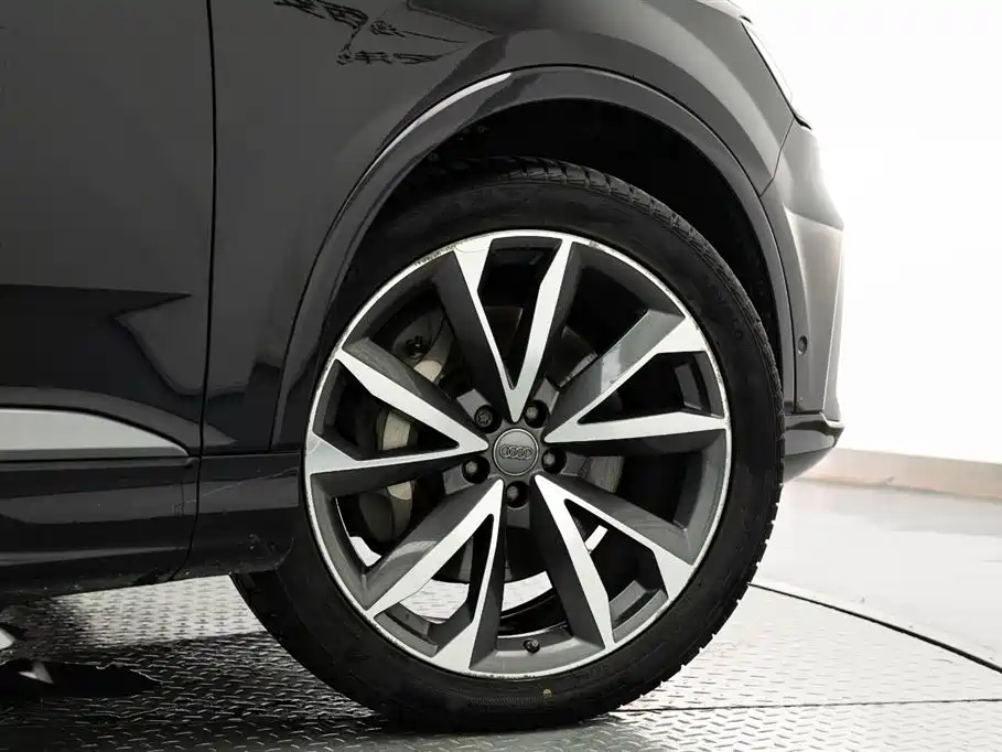 Audi Q7 2020 — фото 20