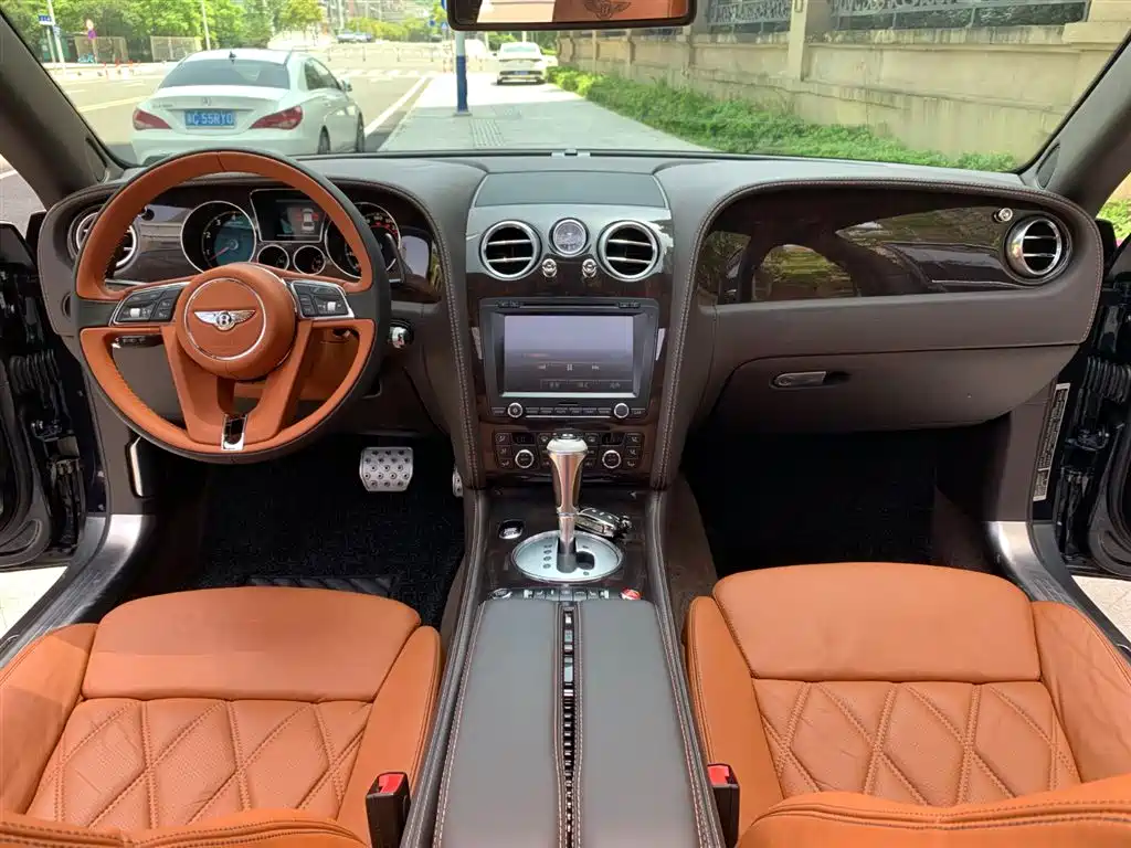 Bentley Flying Spur 2013 — фото 19