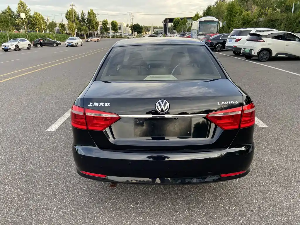Volkswagen Lavida 2012