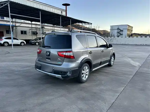Nissan Livina 2013