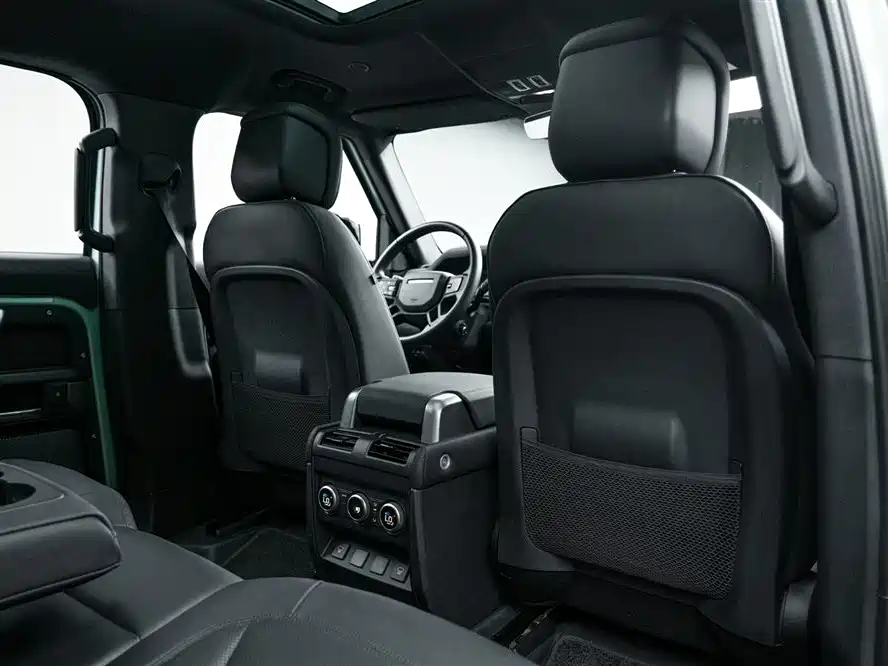 Land Rover Defender 2023 — фото 25