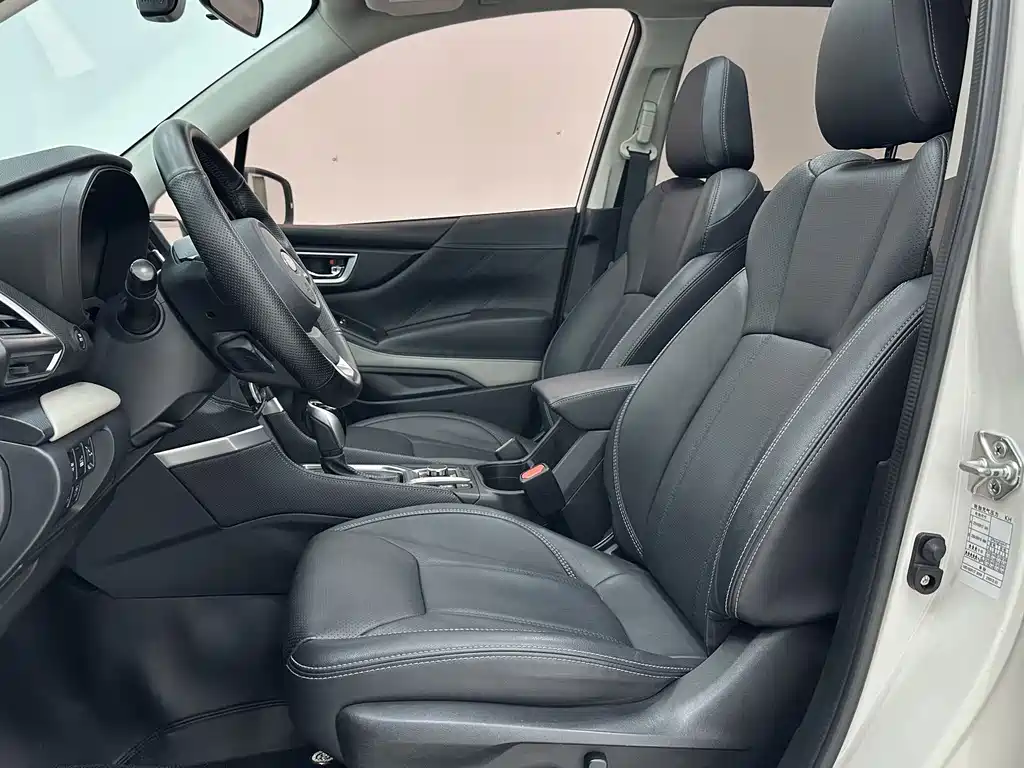 Subaru Forester 2023 — фото 8
