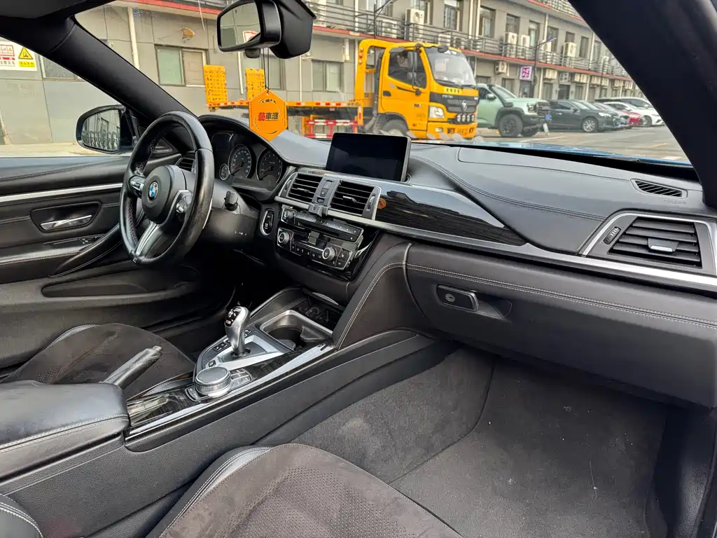 BMW M4 2018 — фото 4