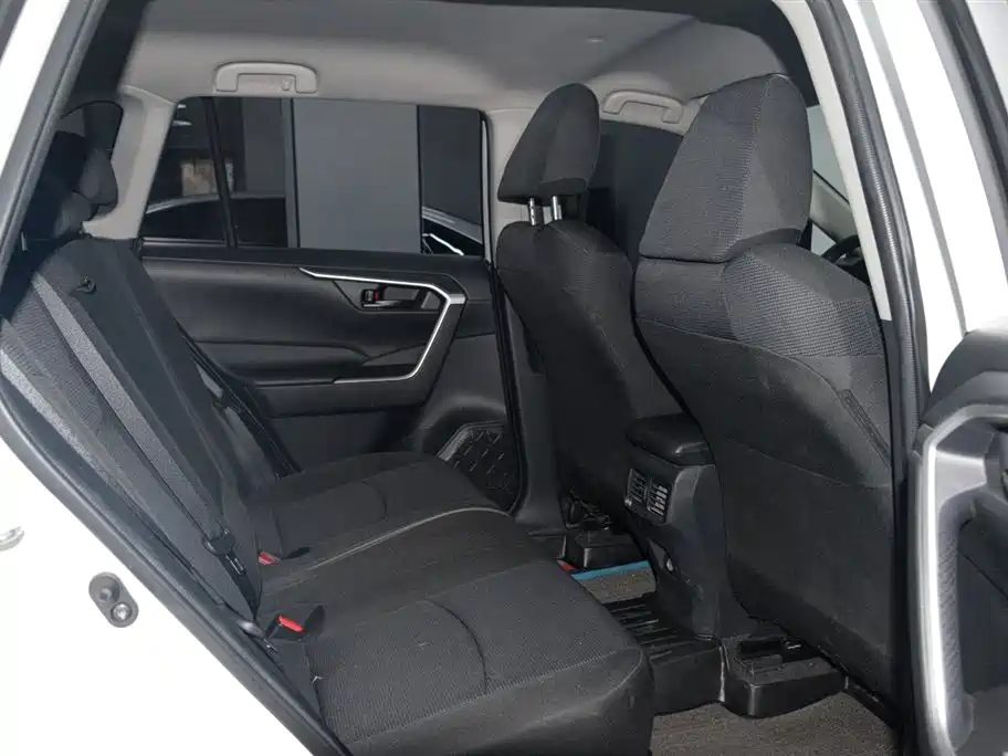 Toyota RAV4 2022 — фото 14