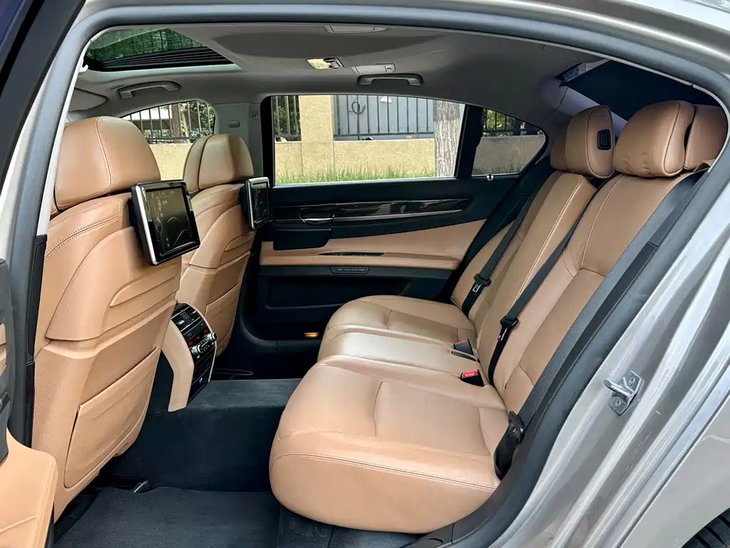 BMW 7 Series 2014 — фото 13