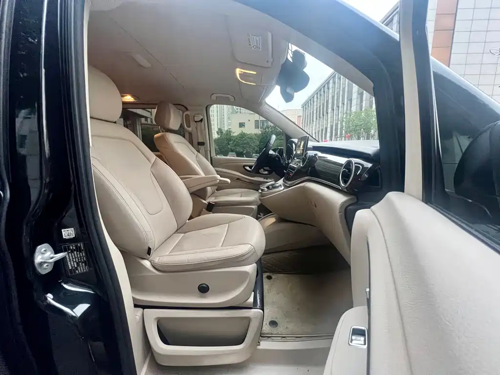 Mercedes-Benz V-Class 2018 — фото 17