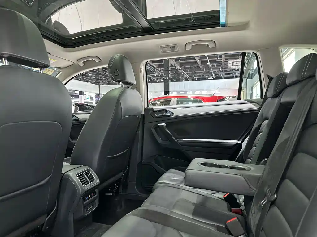 Volkswagen Tiguan L 2018 — фото 16