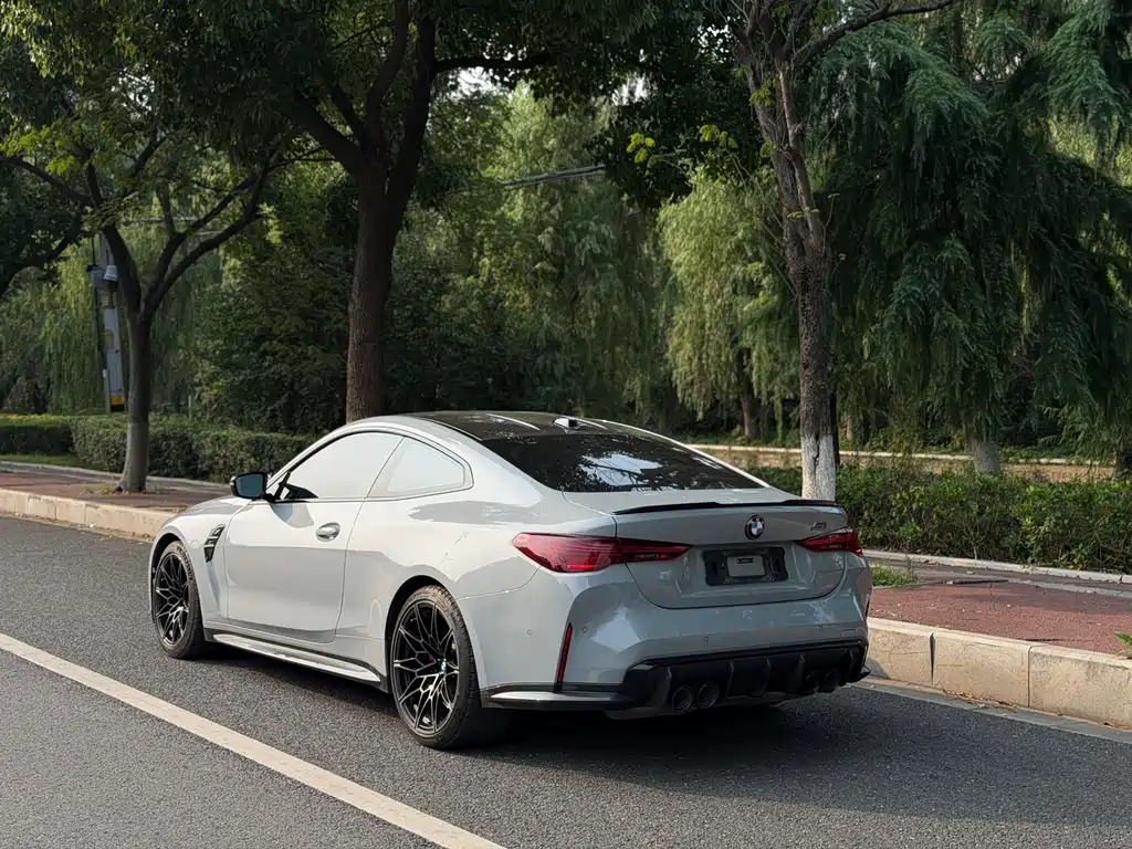 BMW M4 2025