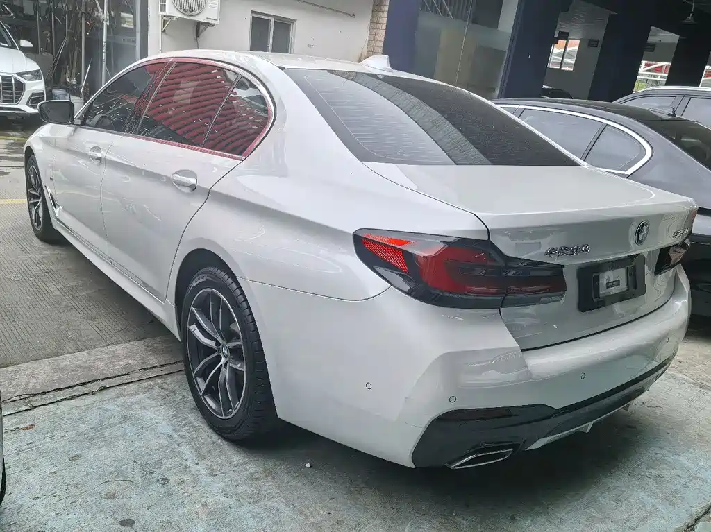 BMW 5 Series 2021 — фото 11