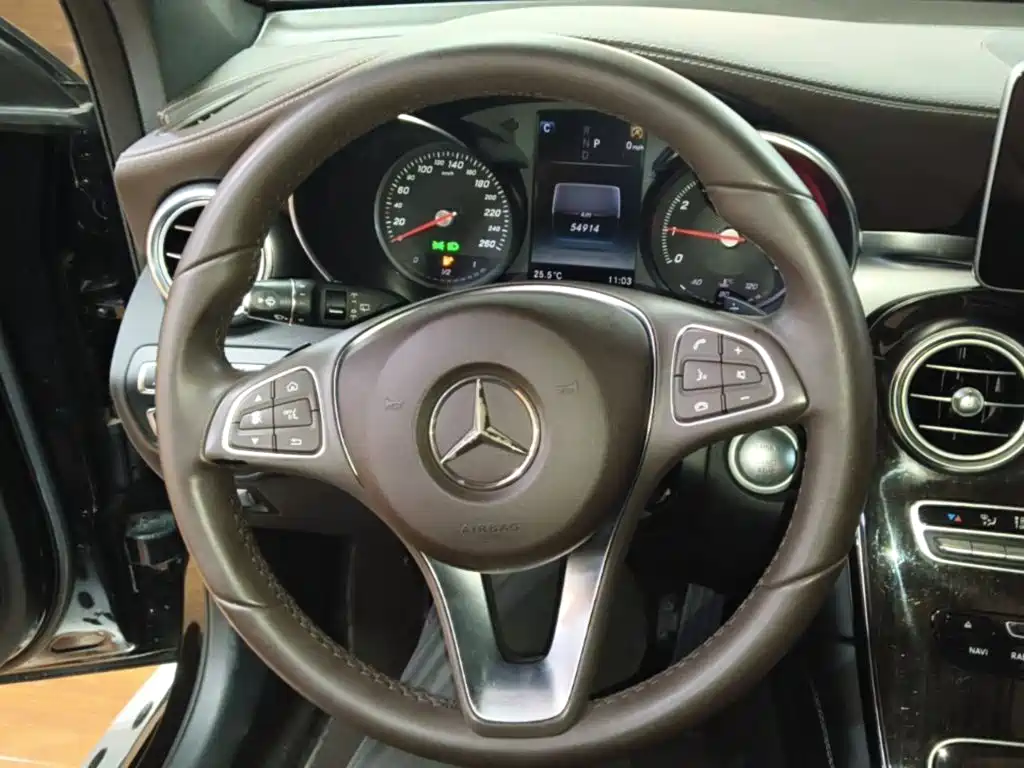 Mercedes-Benz GLC 2018 — фото 11