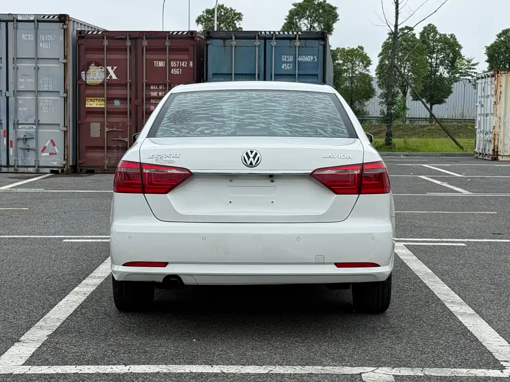 Volkswagen Lavida 2015