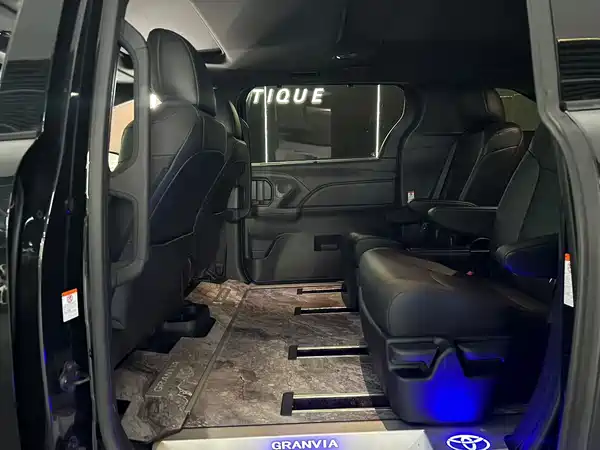 Toyota Granvia 2024
