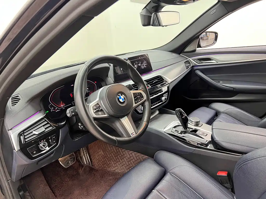 BMW 5 Series 2020 — фото 10