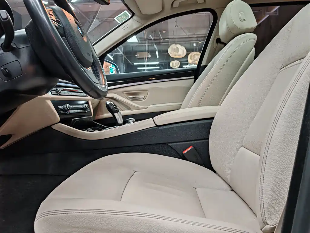 BMW 5 Series 2015 — фото 21