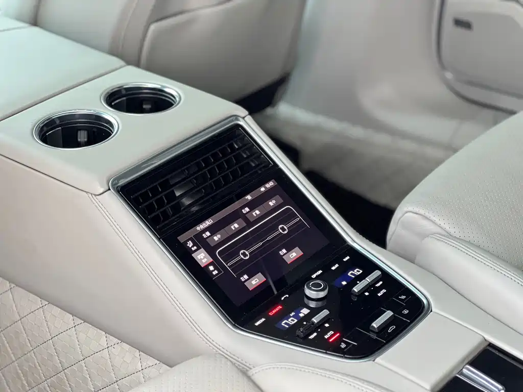Porsche Panamera 2018 — фото 10