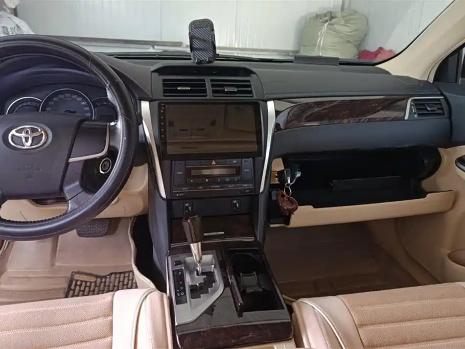 Toyota Camry 2015 — фото 13
