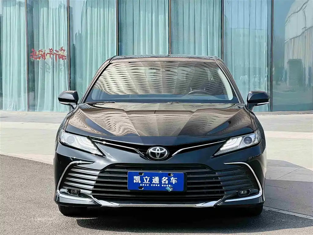 Toyota Camry 2023 — фото 2